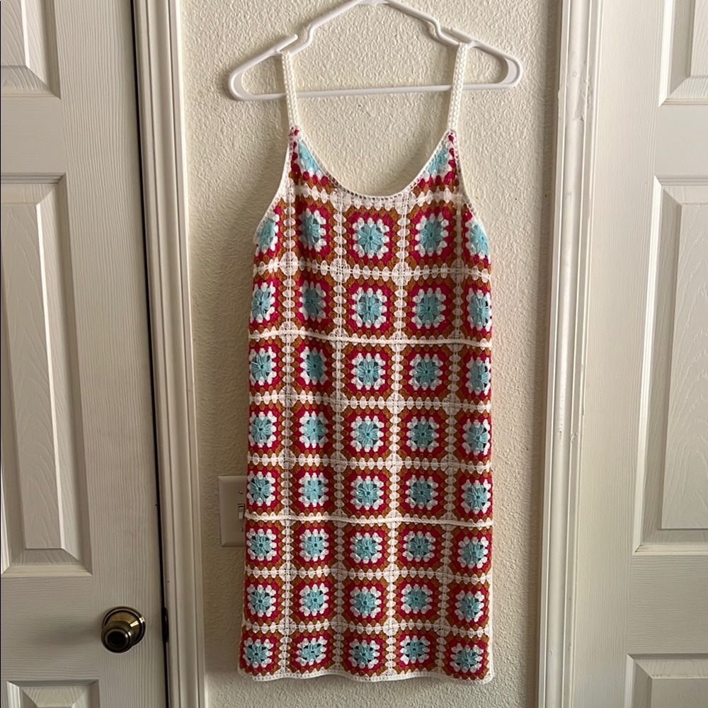 LAST CHANCE Red and White Scoop Neck Sheath Mini Dress - Picture 2 of 5